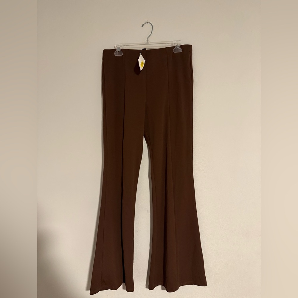 NWT STRETCHY FLAIR PANTS
